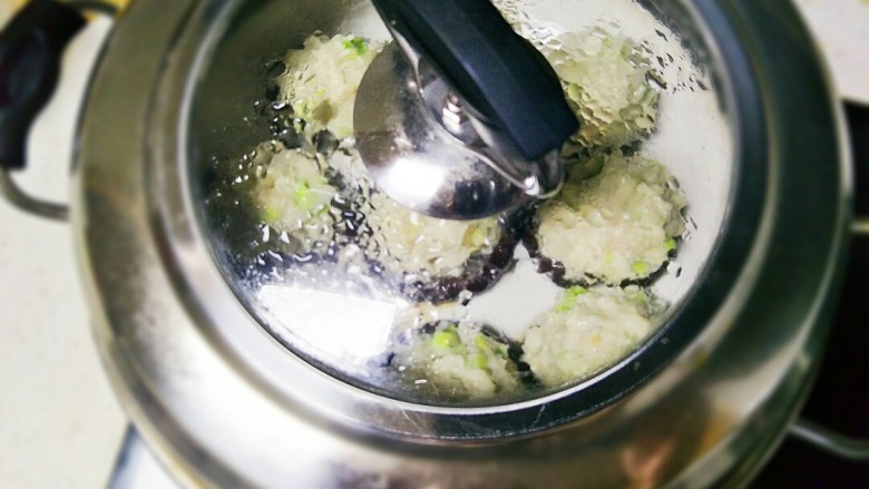芦笋香菇鸡肉丸
(香菇鸡肉盏),香菇蒸十分钟左右就可以。