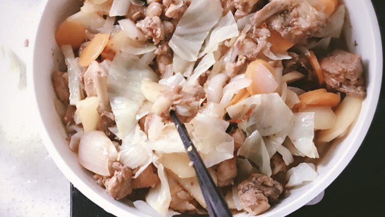芝士鸡肉锅,然后揭盖,将食材搅拌均匀