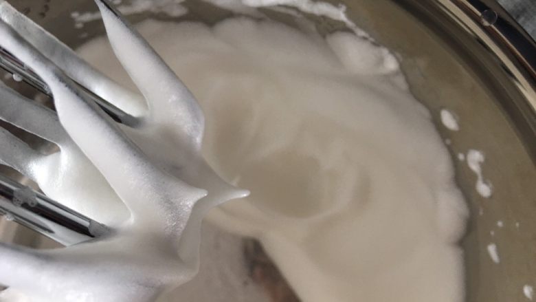 香橙松饼(无泡打粉),继续打发 加入剩余的糖