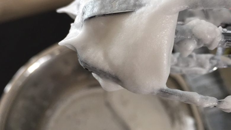 香橙松饼(无泡打粉),打发至提起打蛋器有小尖峰