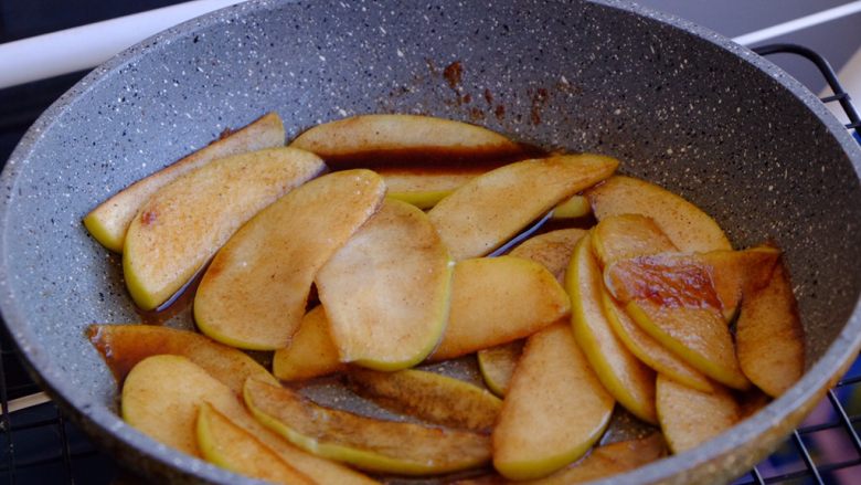 青苹果🍏的诱惑
（偏要做好吃系列）,直到苹果变软 关火