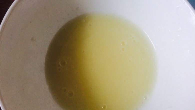 没有盒子的豆乳盒子,五分钟后,牛奶乳化,牛奶和玉米油结合