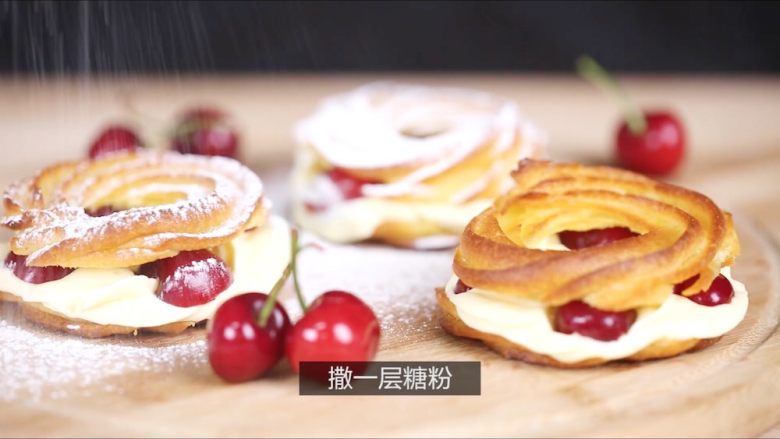 花环泡芙,撒一层糖粉就好啦~