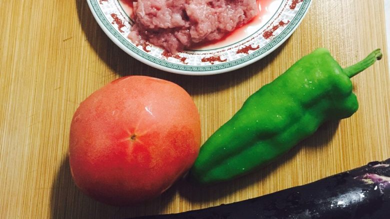 茄汁打卤面,需要的食材,<a style='color:red;display:inline-block;' href='/shicai/ 216'>牛肉</a>切成泥