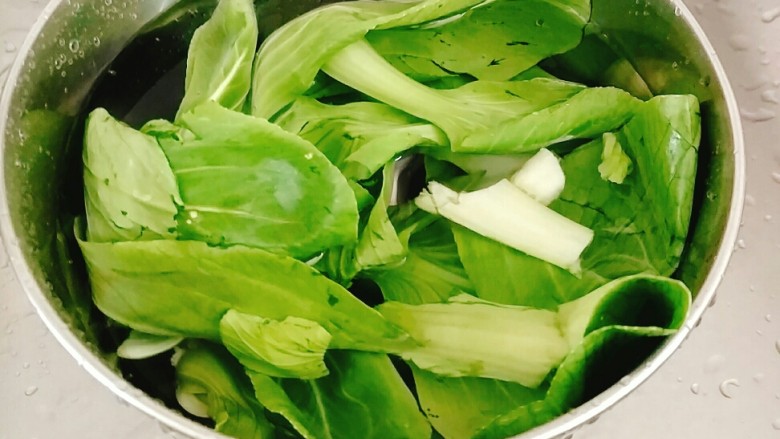 双色虎皮卷,洗净青菜!
