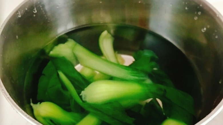 双色虎皮卷,过凉水,让菜凉透!