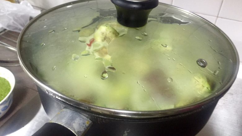泰式青咖喱鸡·东南亚风味,焖煮约10分钟,煮汤。