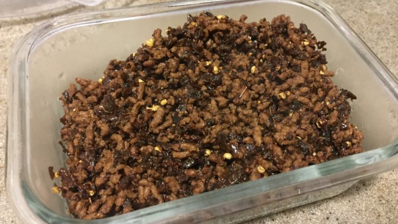 魔芋版担担面,炒好的肉末转盒,随吃随取。