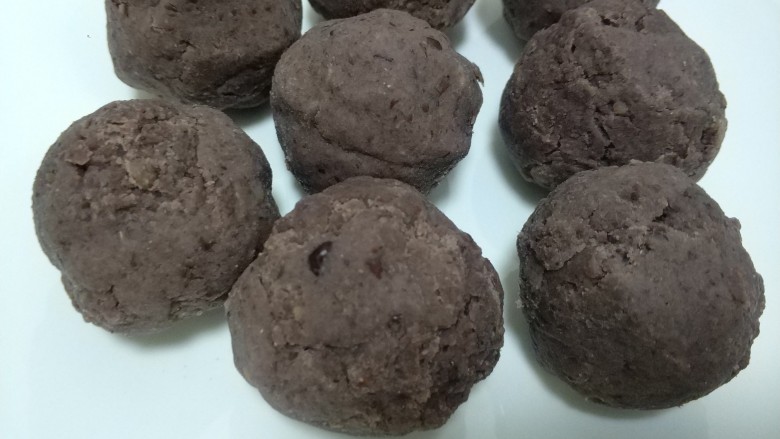 豆沙月饼,自制的豆沙分成52g一个,冷藏备用
