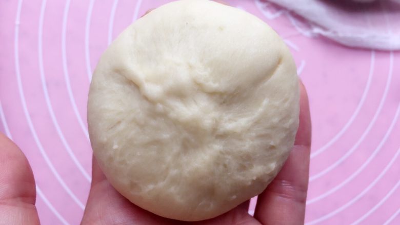 椰蓉面包,像包包子一样封好接口;