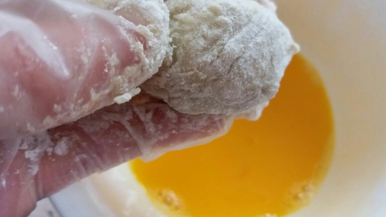 苏格兰蛋(可烤可炸),裹一层蛋液