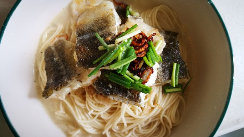 鳕鱼煨面