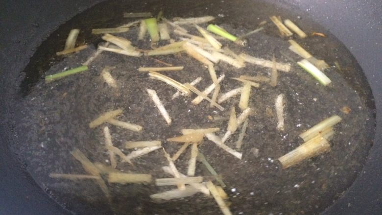锅塌豆腐,加入500ml凉水,转大火