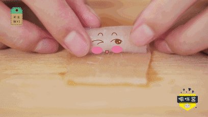 水晶萝卜卷,把萝卜卷起来