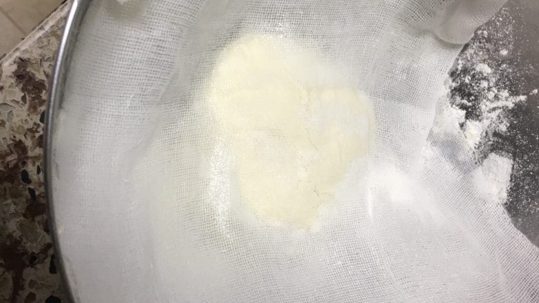 鸡蛋灌饼,静置20分钟,等面团发