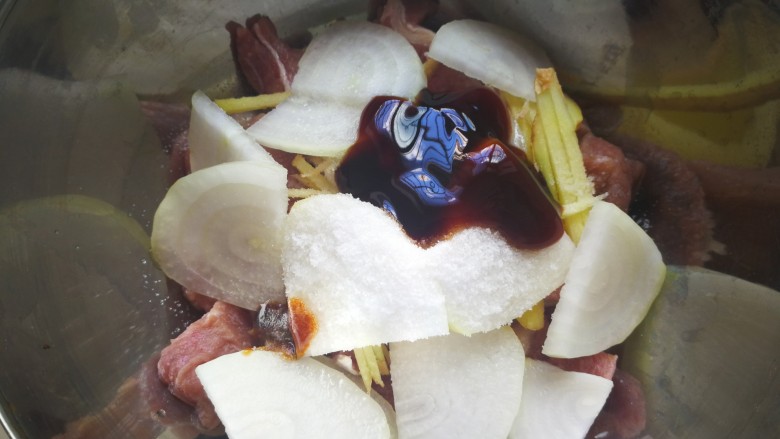 牛肉干,加入耗油,盐。