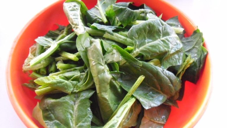 粉丝菠菜猪肝汤, 菠菜洗净切段