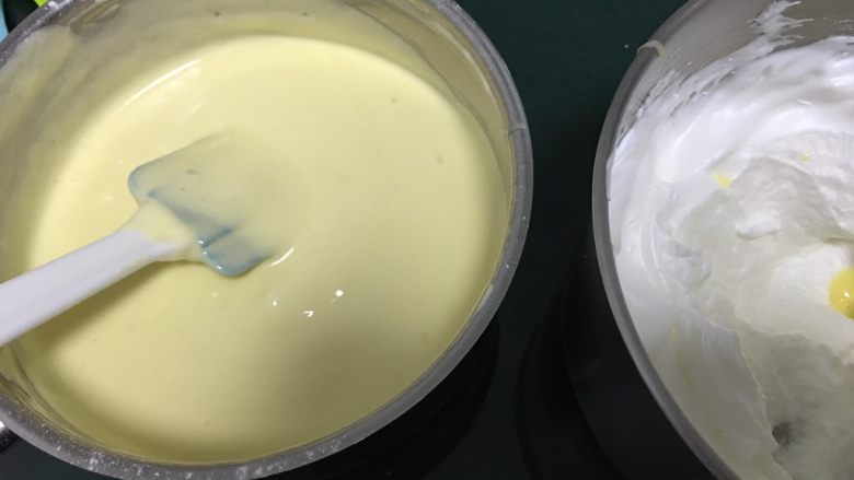 蔓越梅戚风蛋糕,用切拌的手法 不要划圈奥!会消泡的