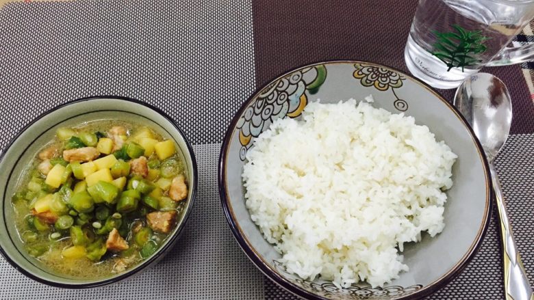 扁豆土豆猪肉卤拌米饭
