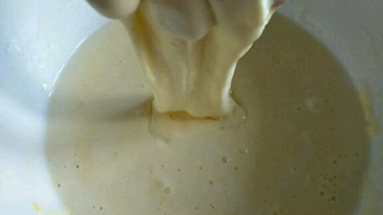 糖醋里脊,和成面糊,状态见图片~