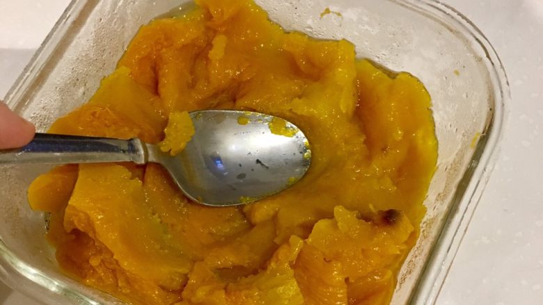 🎃香酥南瓜饼🎃,😈然后就是搞破坏,哇哈哈 压成烂糊