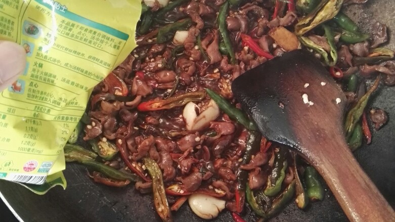 爆炒鸡胗,最后加点鸡精,大火翻炒一分钟就ok了