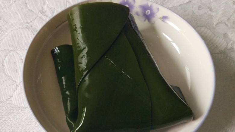 海带炖鸡,我买的新鲜<a style='color:red;display:inline-block;' href='/shicai/ 277'>海带</a>