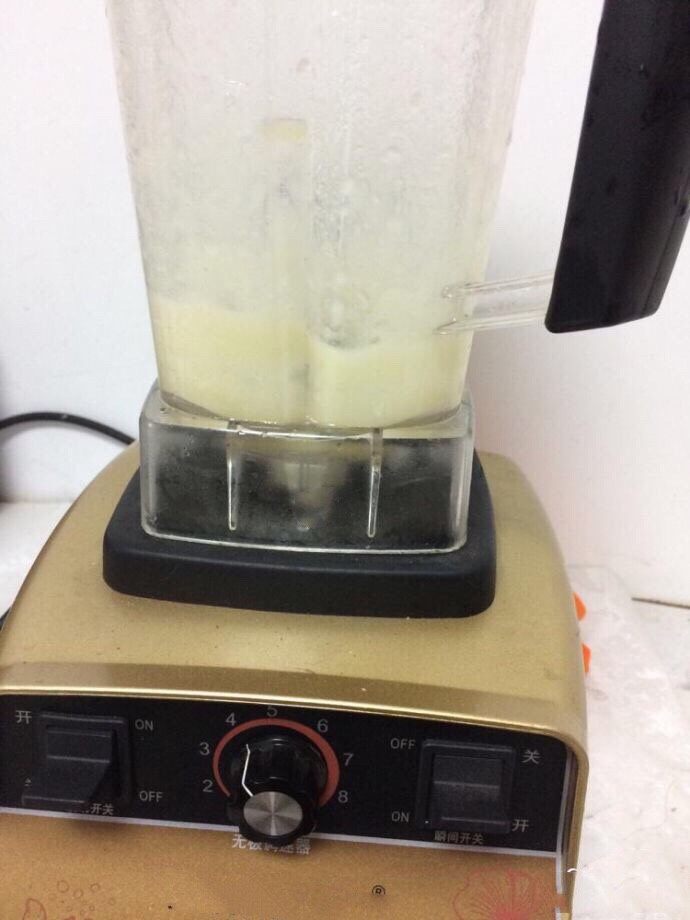 鸡肉土豆泥,放入料理机,加入适量水搅拌