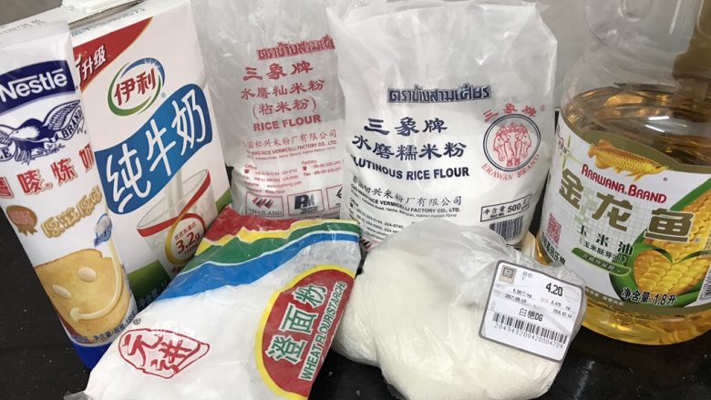 五彩冰皮月饼（附奶黄馅做法）,接下来做月饼的冰皮啦，
其实也挺简单的
我一边带孩子还带煮饭做家务，
居然一上午做了2倍的量，32个😄