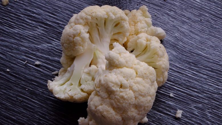 超低碳水•花菜贝果配抹酱
(食物替换系列1),再准备1/2颗花菜 洗干净