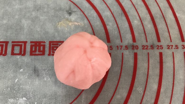 五彩冰皮月饼(附奶黄馅做法),这样收起就好,很容易粘合的