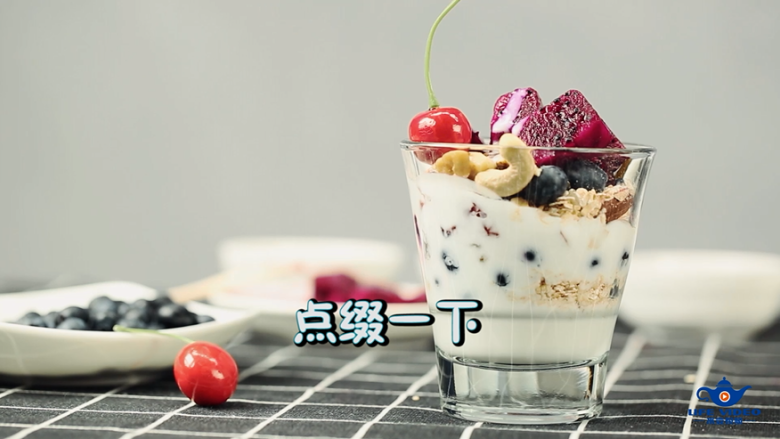 法式甜品:莓果酸奶巴菲,莓果酸奶巴菲就做好啦~