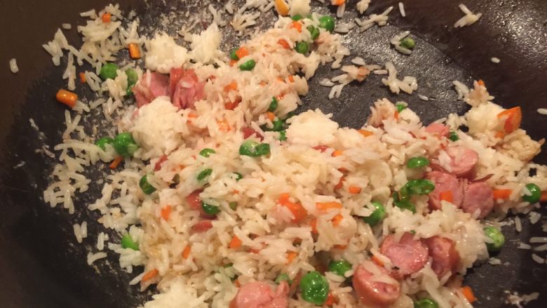 菠萝炒饭,继续炒
