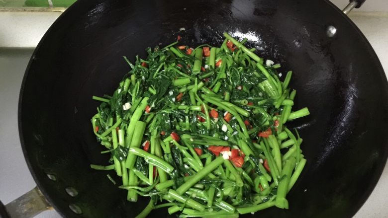 清炒空心菜,炒匀出锅,不易久炒;