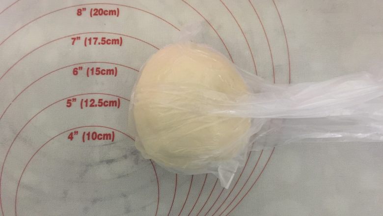 板栗酥饼,装入保鲜袋放入冰箱冷藏松驰半小时