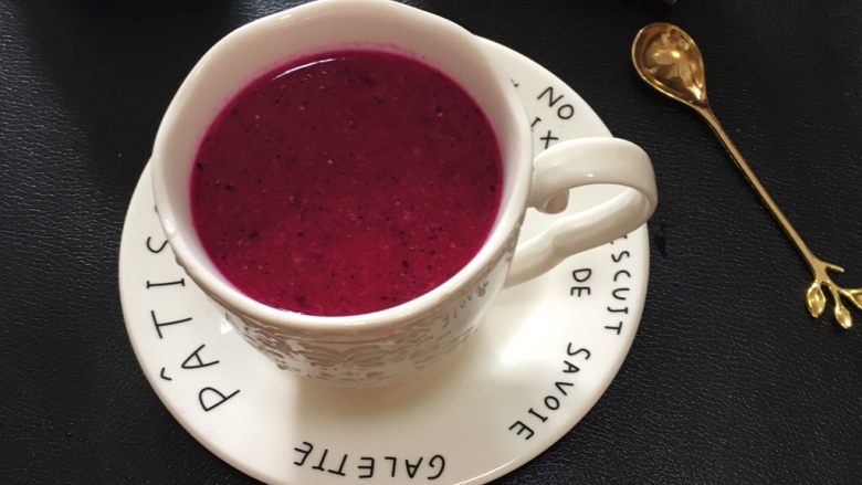 夏日凉饮－－火龙果西瓜汁,冰箱冷藏后口感更佳！