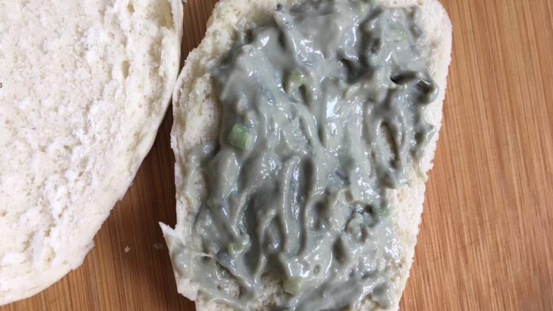 臭豆腐馒头干,<a style='color:red;display:inline-block;' href='/shicai/ 504'>馒头</a>切片抹上臭豆腐