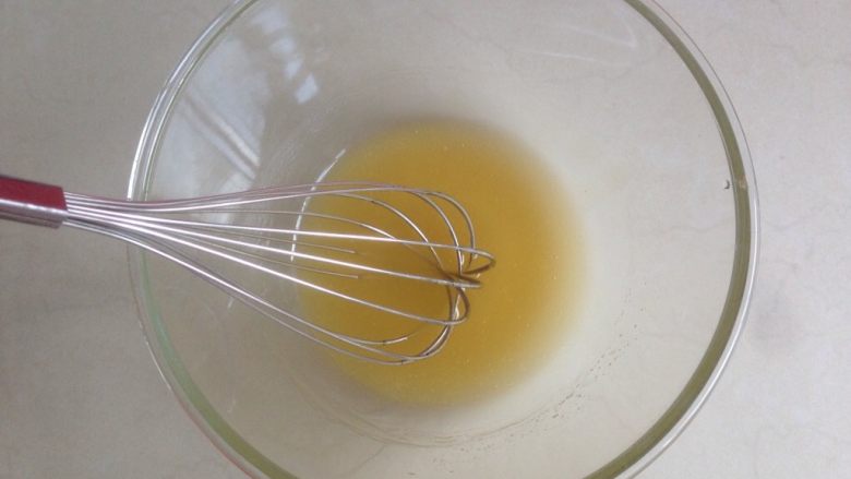 广式榴莲绿豆月,搅拌一两分钟,乳化好