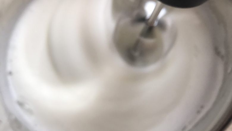 戚风蛋糕 简单 不塌腰不凹陷 小贴士帮你解决你的问题
,有纹路了加第三次