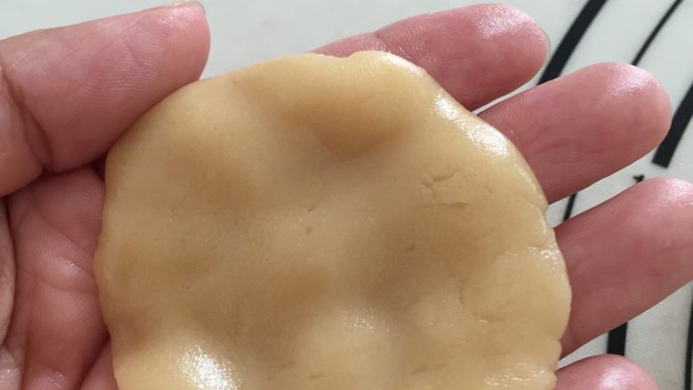 广式枣泥月饼,压扁;