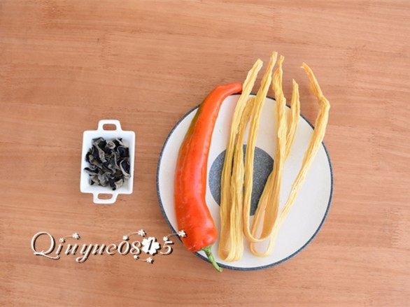 腐竹炒木耳 ,准备食材