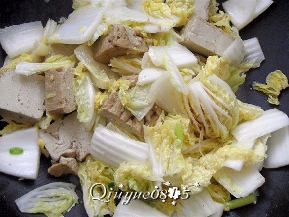 素鸡娃娃菜,最后调入鸡精