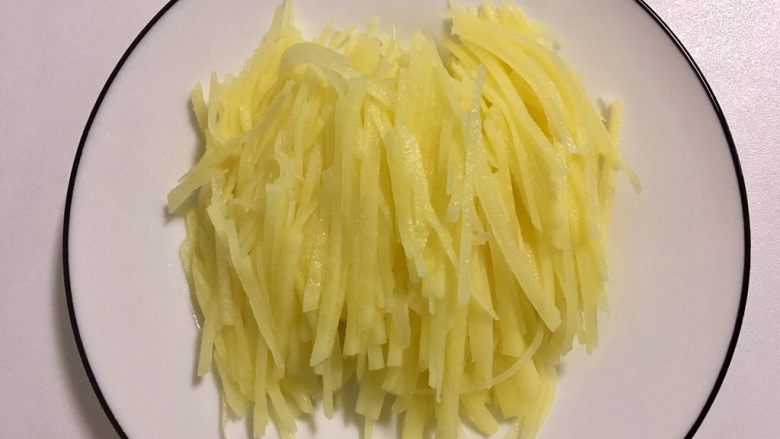 炝拌土豆丝,切丝,越细越好