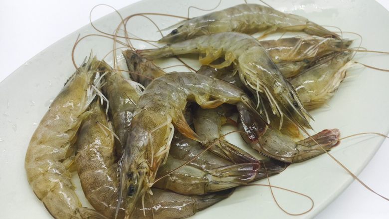 茄汁焖大虾,主要食材:鲜虾