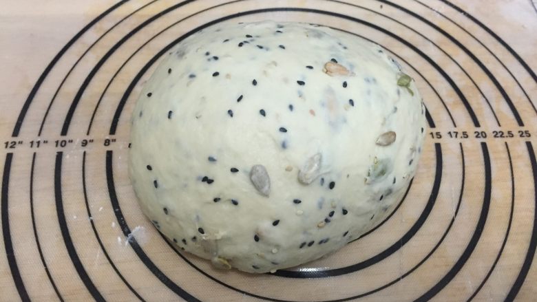 果仁吐司 直接法,完全揉均匀即可