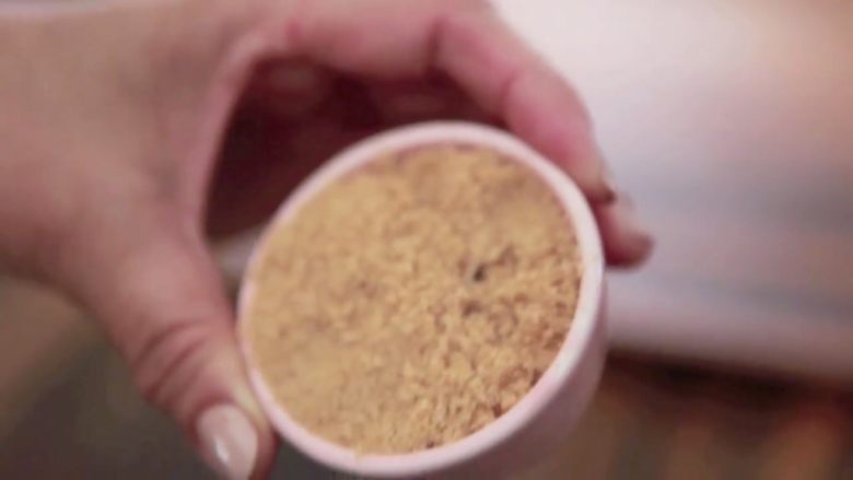 在家简易做韩国烤肉的方法,只需要烤箱就能完成,1/4杯的<a style='color:red;display:inline-block;' href='/shicai/ 882'>红糖</a>,让酱汁烧烤后有焦糖的味道