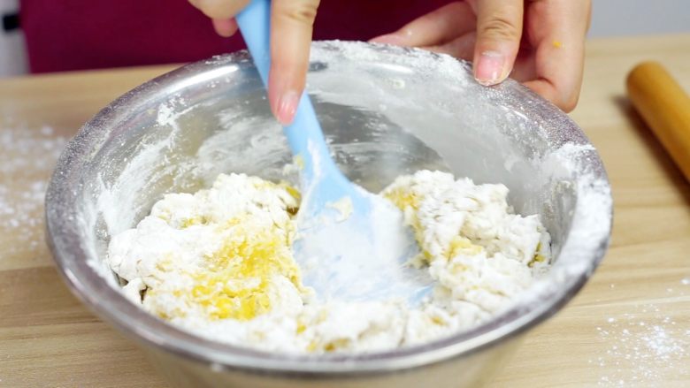 不煎不炸,健康养颜的美味——跨界南瓜饼,继续搅拌均匀