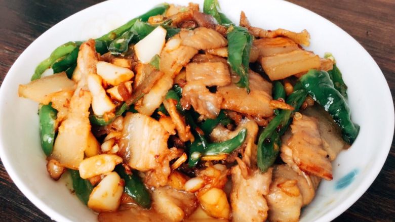 香辣小炒肉,关火出锅,香气四溢