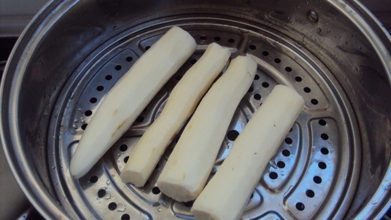 太极山药,将山药削皮，不去粘液（因为粘液的营养价值最高），入蒸笼大火蒸熟