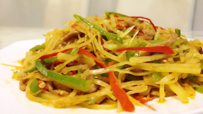 #家常菜大比拼#香辣土豆丝炒肉,好吃，下饭的家常菜。